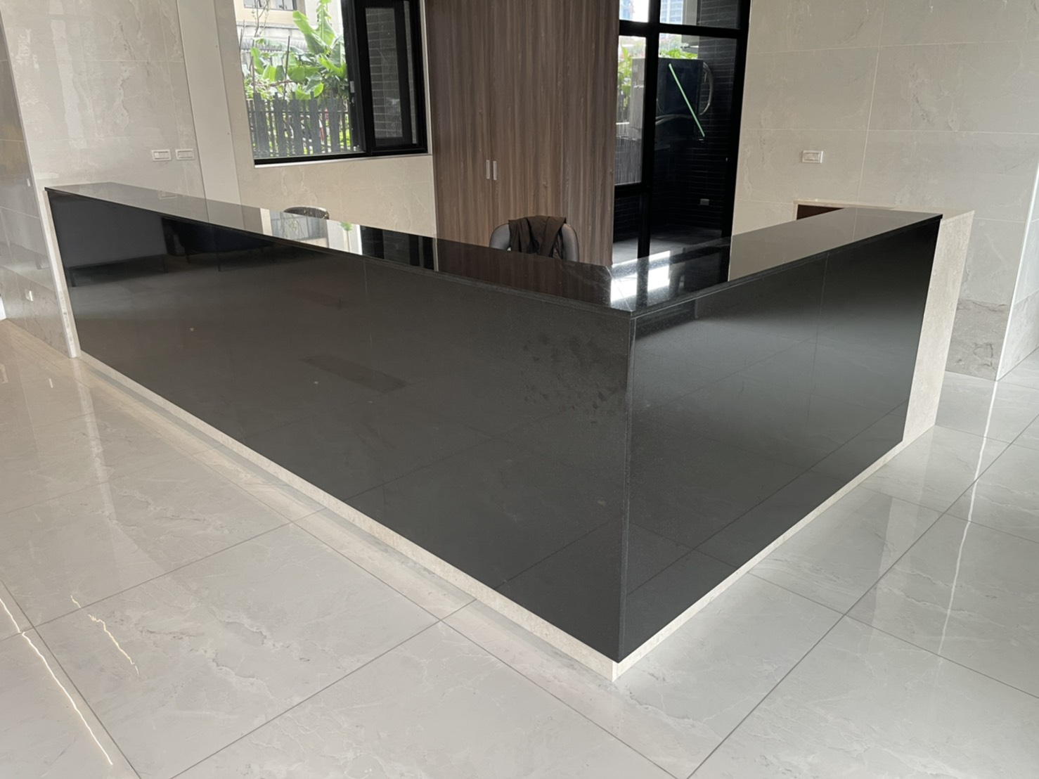 印度黑-大廳櫃台