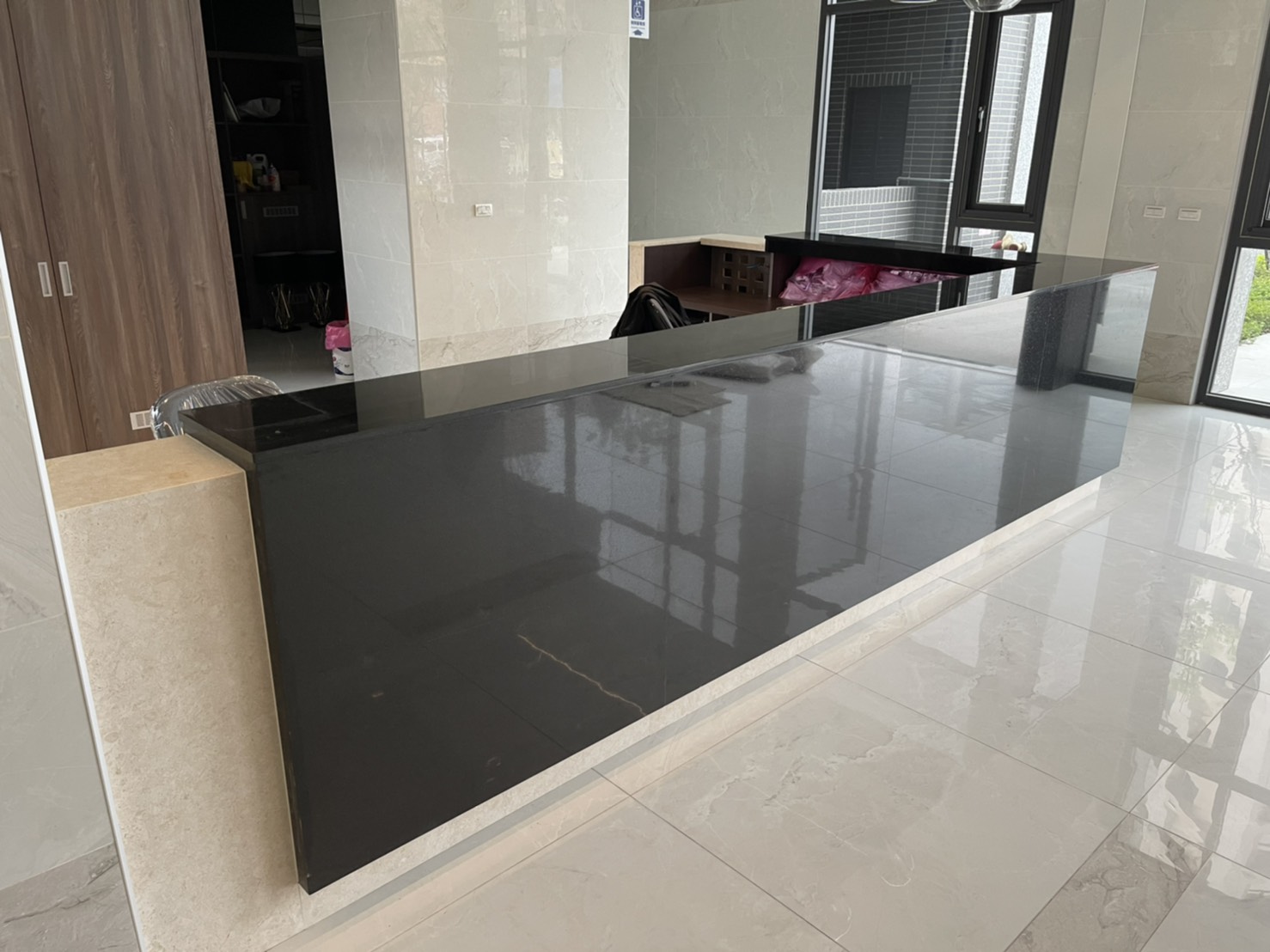 印度黑-大廳櫃台