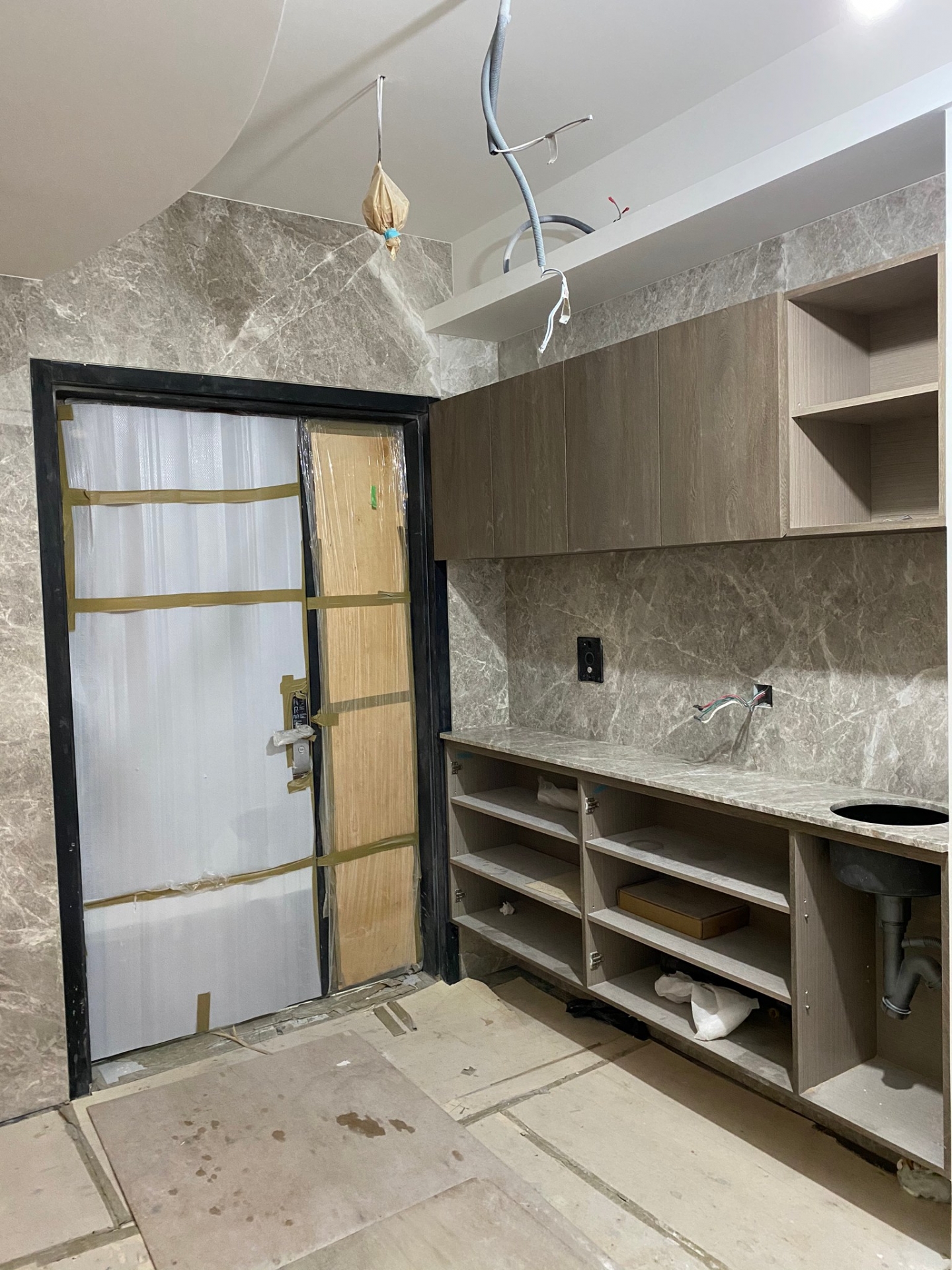 安格拉珍珠-牆面