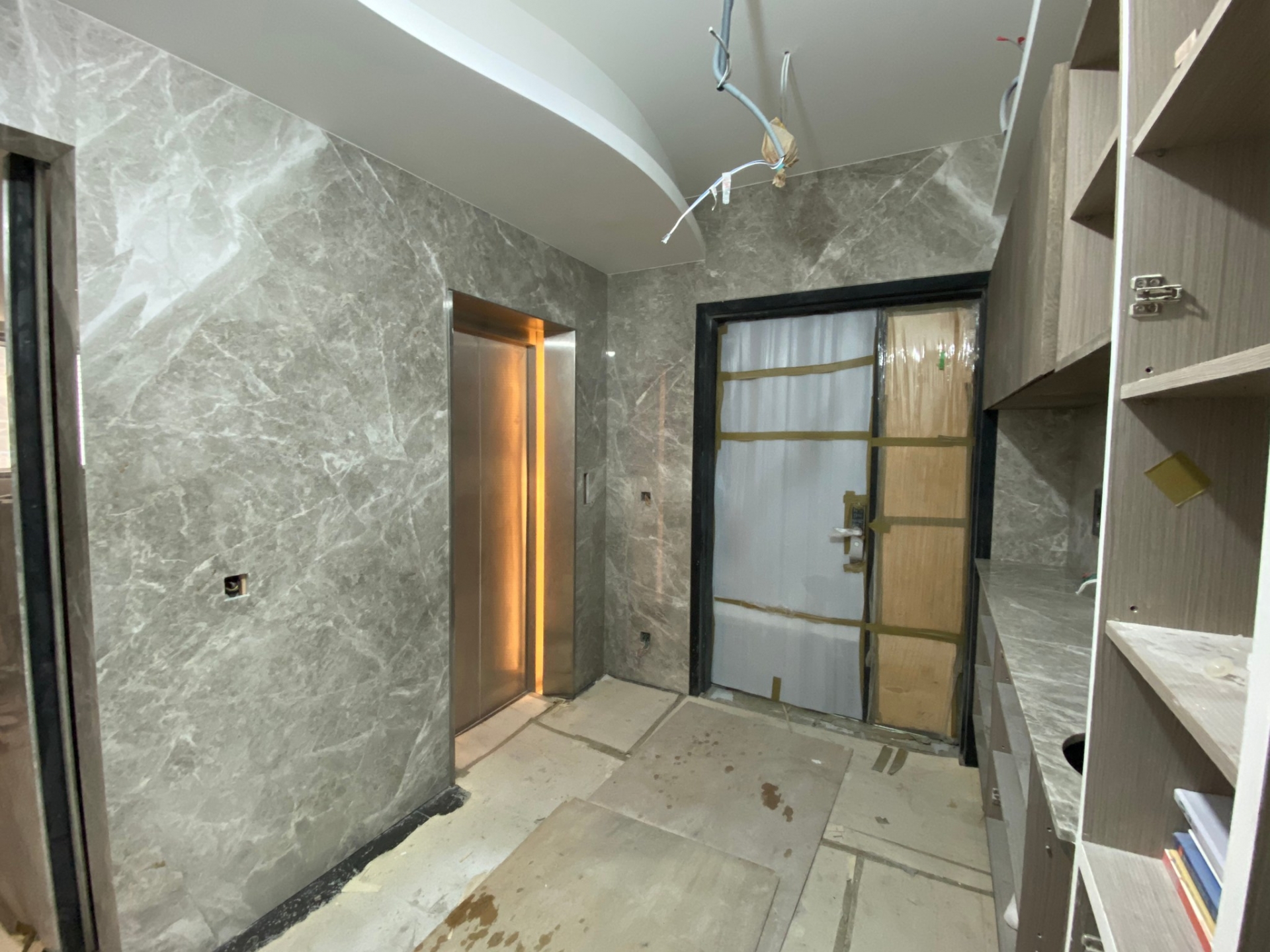 安格拉珍珠-牆面