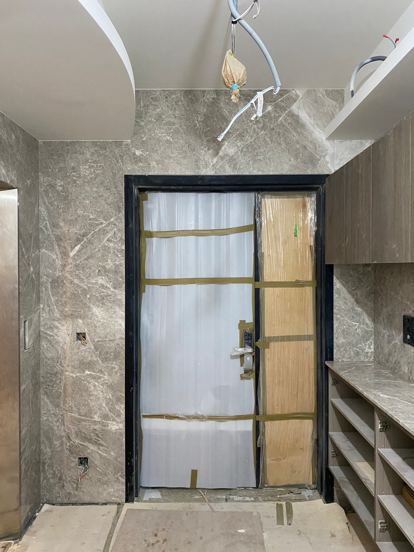 安格拉珍珠-牆面