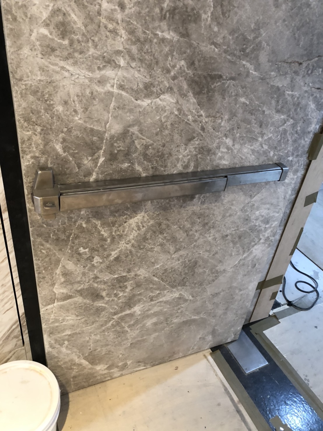 安格拉珍珠-牆面