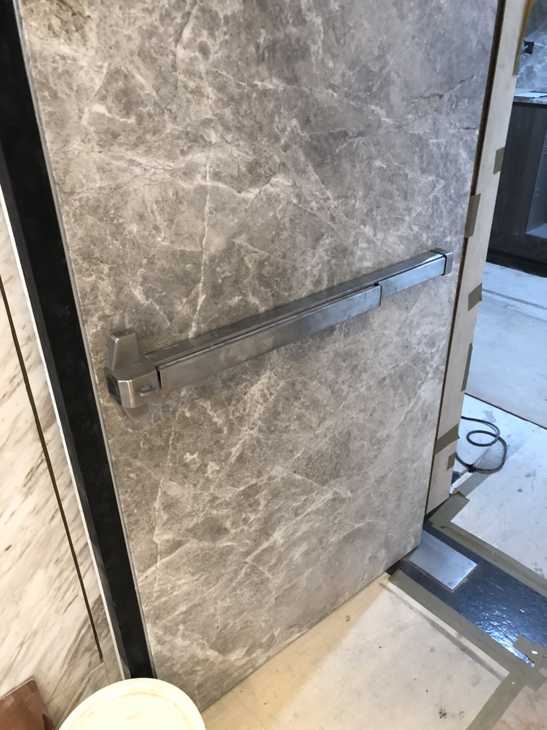 安格拉珍珠-牆面