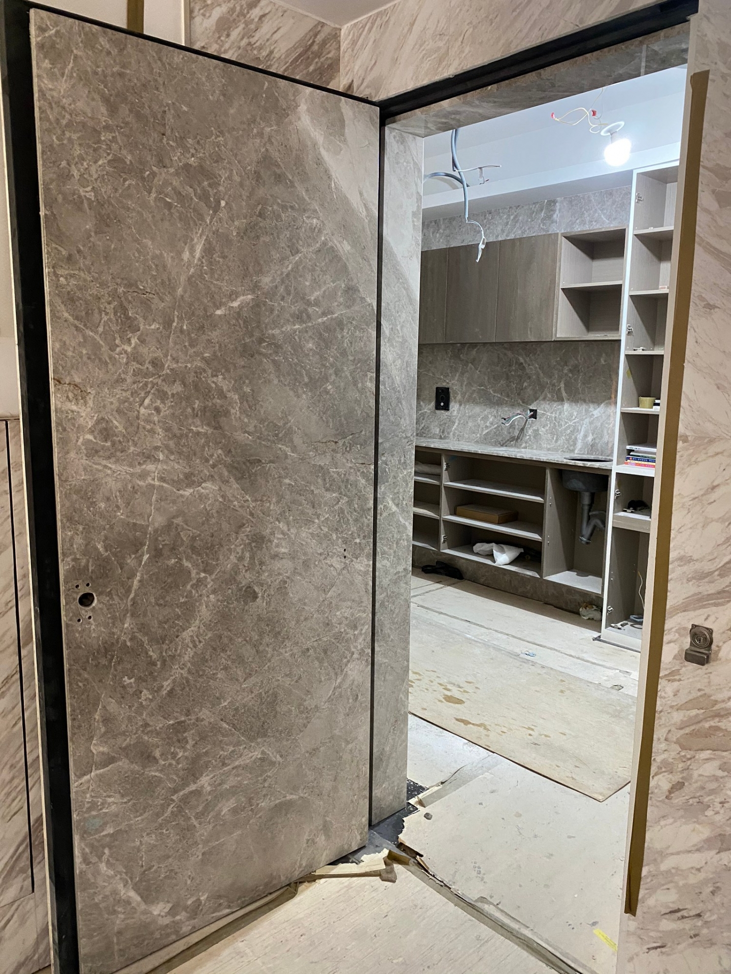 安格拉珍珠-牆面