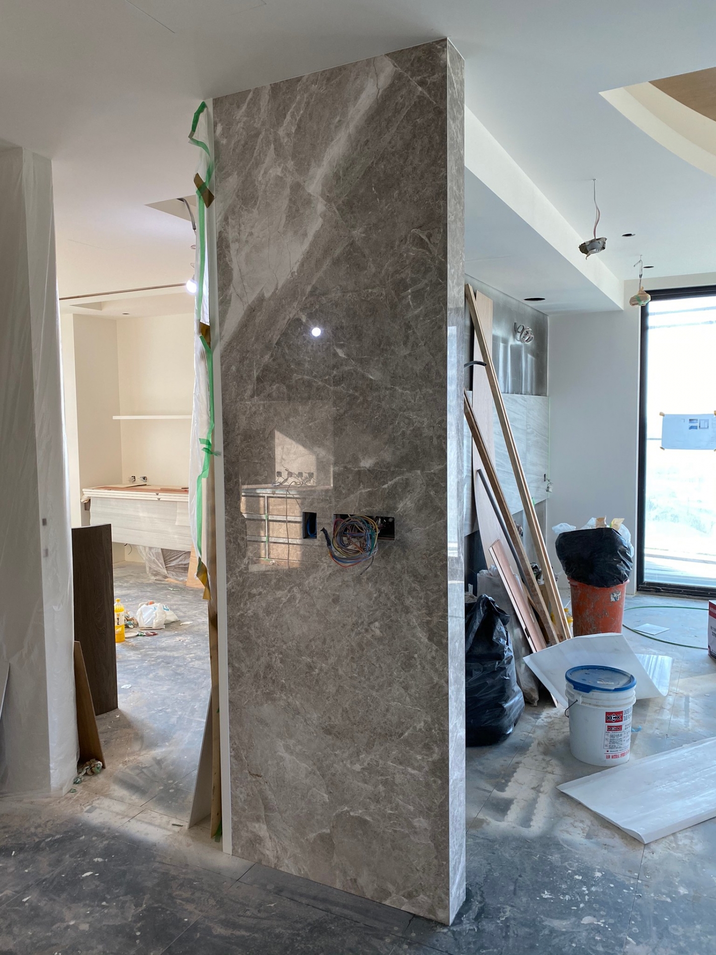 安格拉珍珠-牆面