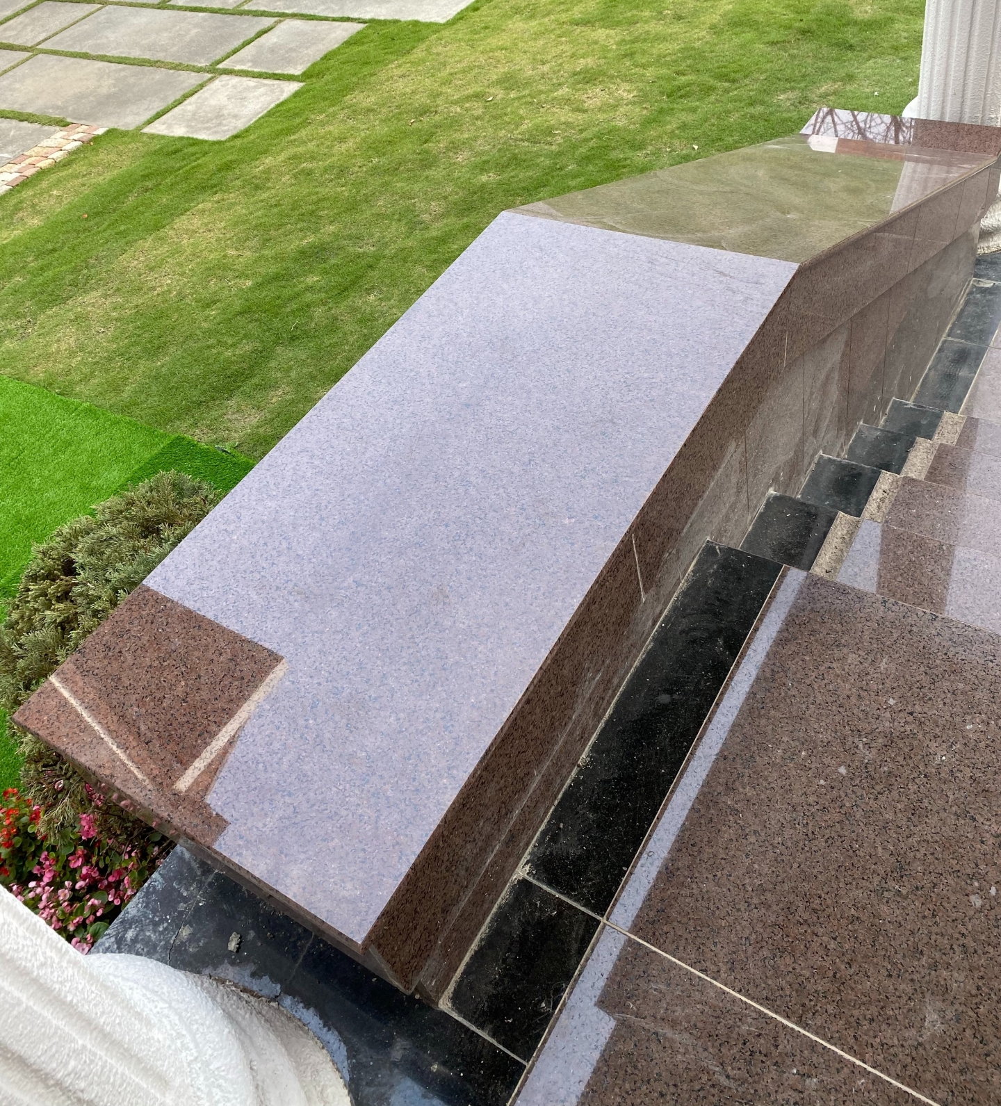 高絞紅+印度黑滾邊-樓梯